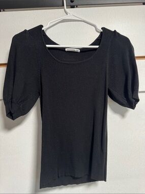 🩷 Pink Clover Black Ribbed Puff-Sleeve Tee